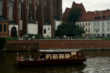 Jamnik na rufie - z wycieczką po Odrze